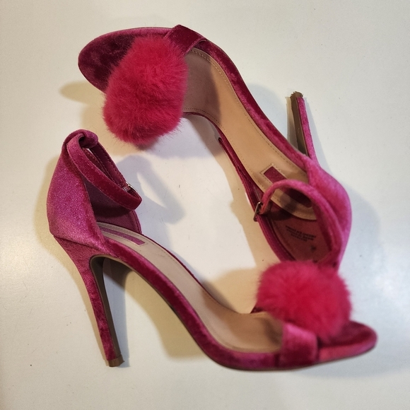 FOREVER 21 Faux Fur Pink Velvet Strappy Heels Pom Pom size 7 - Picture 12 of 13